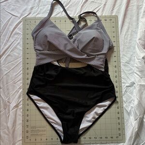 Elegant Black and White Striped Women's One-Piece Swimsuit